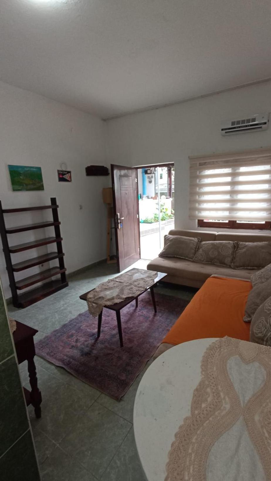 Apartment Mavi